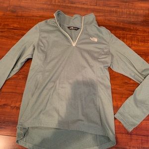 The North Face Women’s pullover sz. M